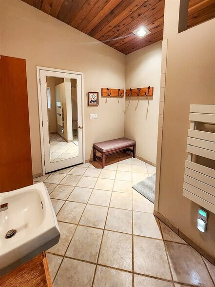 Building Photo - 218 Ironwood Dr