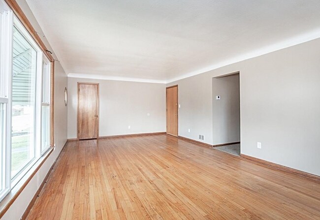 Building Photo - 4633 Warner Rd