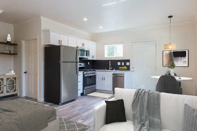 Building Photo - 7018 Lurline Ave