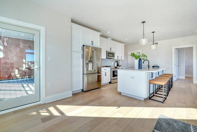 Building Photo - 62 Foundry St