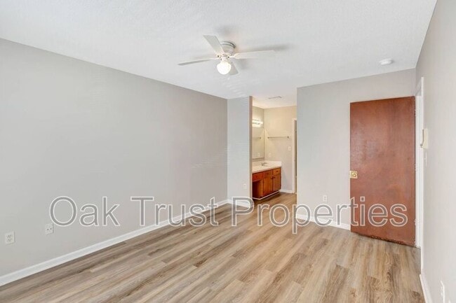 Building Photo - 4428 N Shirley Dr