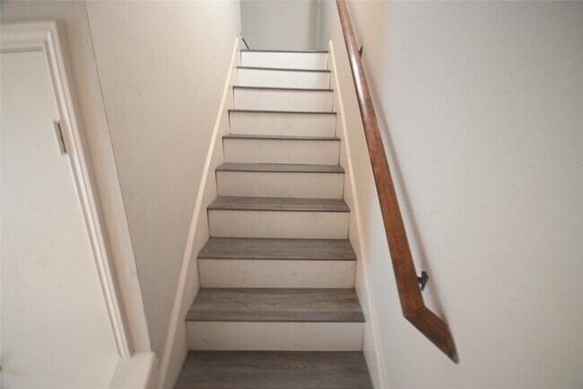 Building Photo - 8340 La Roche Ln