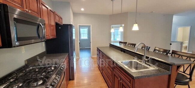 Building Photo - 2057 Rowley Rd