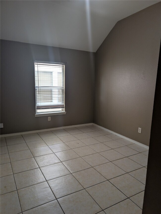 Building Photo - 16626 Williamhurst Ln