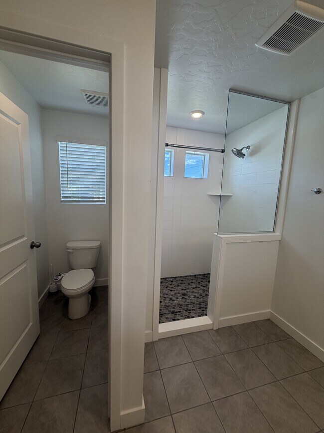 Building Photo - 4090 W Red Clover Dr