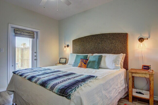 Building Photo - 1813 Eleventh Street-SI ID1023289P