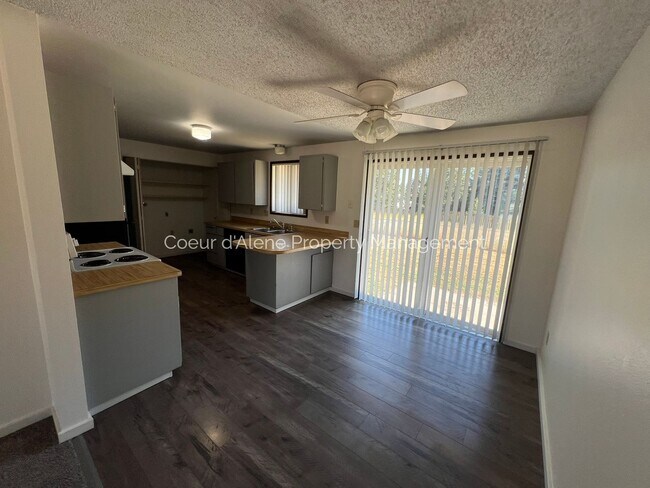 Building Photo - 520-30 Golden Sun