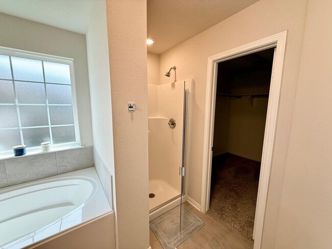 Building Photo - Modern 3 Bed, 2 Bath + Office