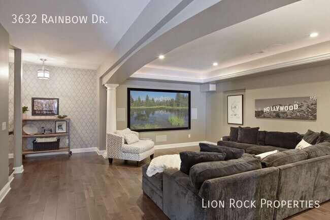 Building Photo - 3632 Rainbow Dr