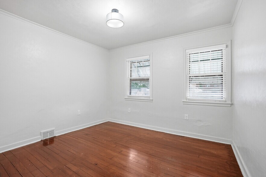 Building Photo - 107 Catskill Ave