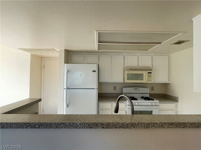 Building Photo - 8070 W Russell Rd