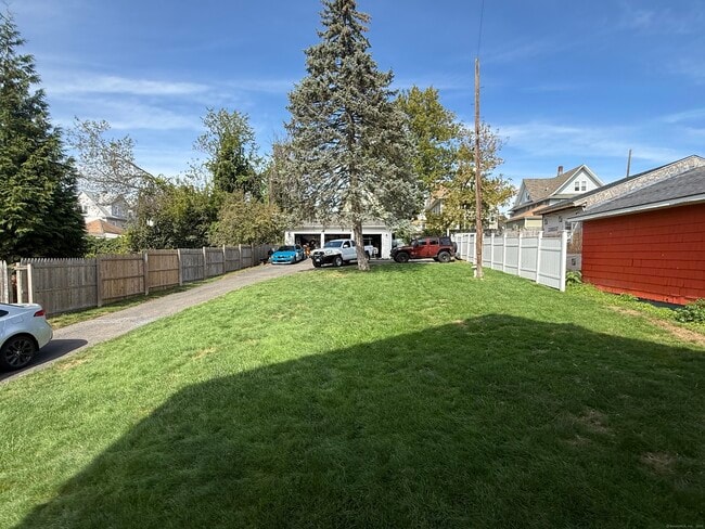 Building Photo - 556 Hawley Ave