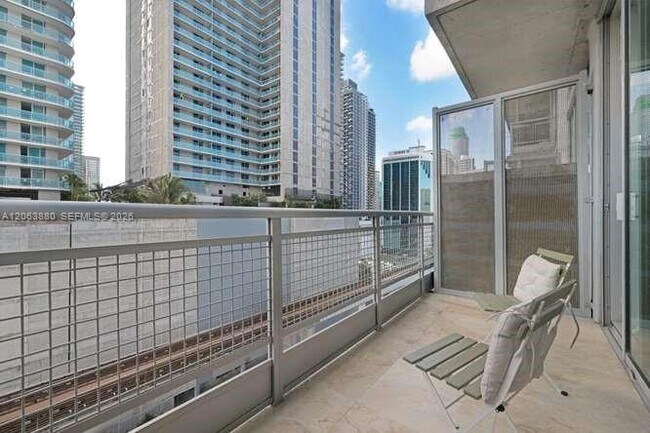 Building Photo - 690 SW 1st Ct