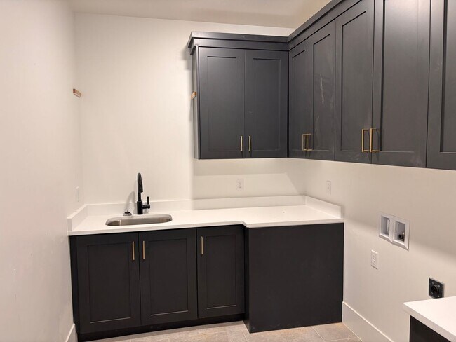 Building Photo - BRAND NEW 5 bed | 3 bath | 3 car garage cu...