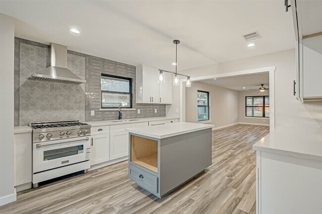 Building Photo - 2111 Nina Lee Ln