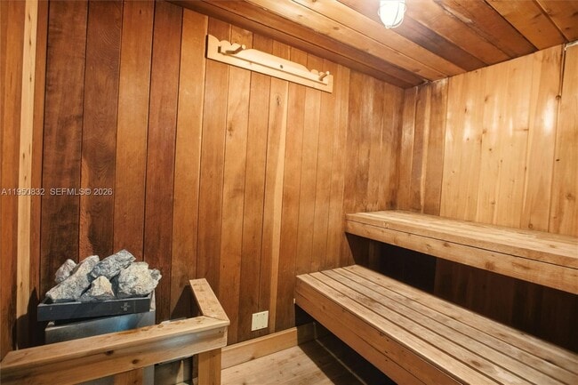 Building Photo - 465 Ocean Dr