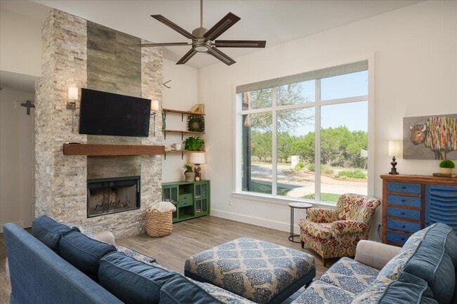 Building Photo - 625B Las Colinas Dr