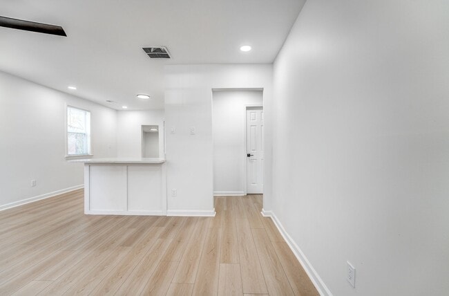 Building Photo - 1865 Ferber Ave