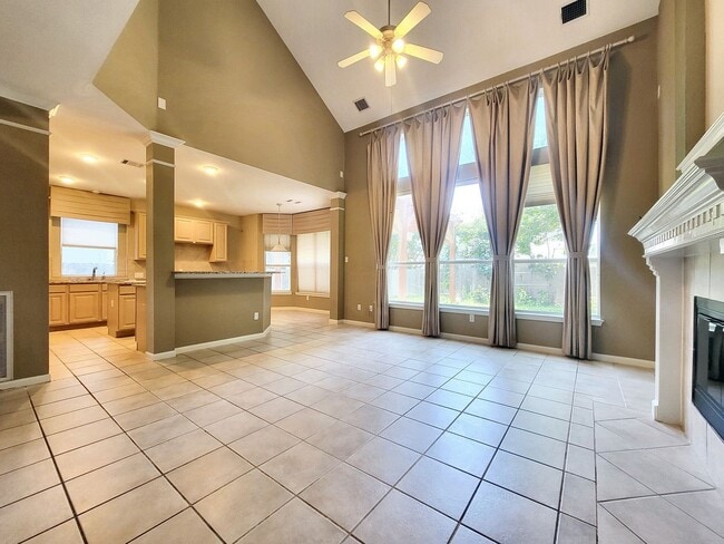 Building Photo - 1617 Sunterro-