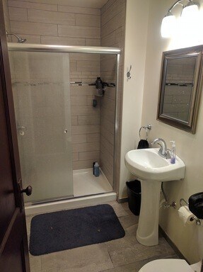 Building Photo - NEWLY RENOVATED NORTH CAMPUS - 6 BEDROOM 4 FULL BATHROOMS. THIS ONE HAS IT ALL!