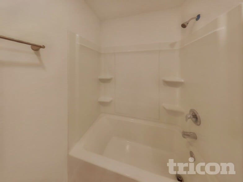 Building Photo - 5715 Vista Point