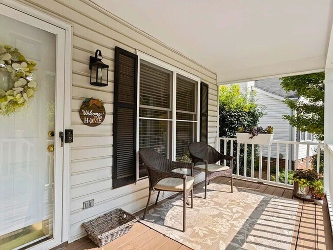 Building Photo - 1032 Summit Dr