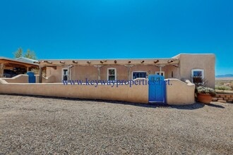 Building Photo - Belen 4 Bedroom Home