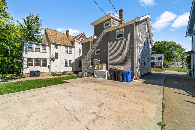 Building Photo - 1278 W 106th St