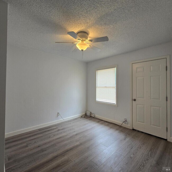 Building Photo - 102 Laurel St