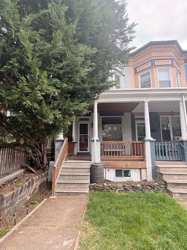 Building Photo - Gorgeous Hampden 2bd/2ba w/ Fin Bsmt, W/D, A/C and more! Available 5/1