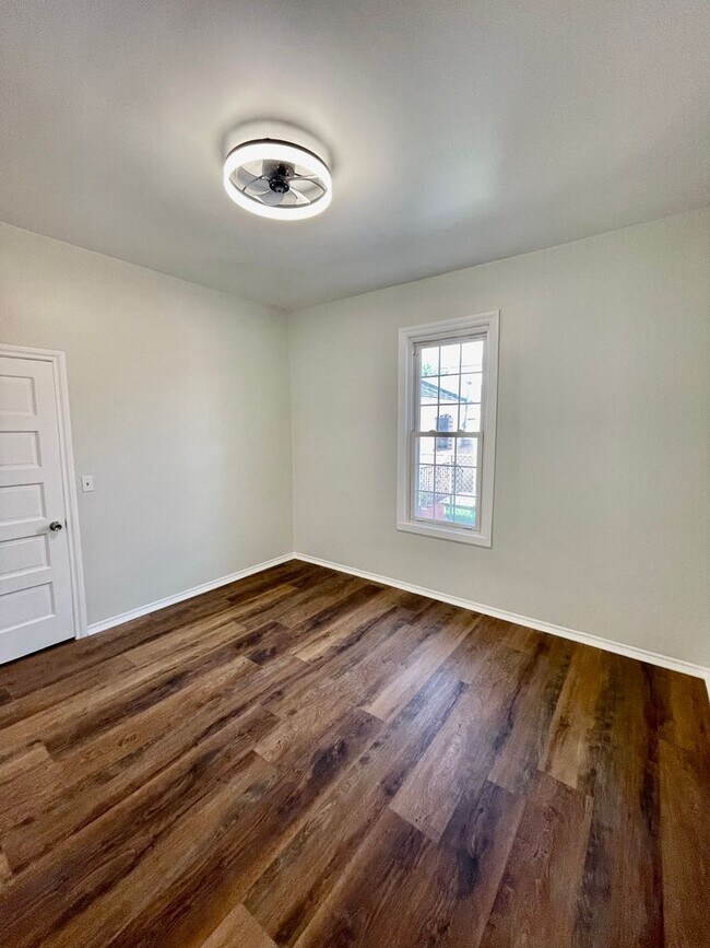 Building Photo - Renovated 3 Bed + 2 Bath Home in Los Angeles!