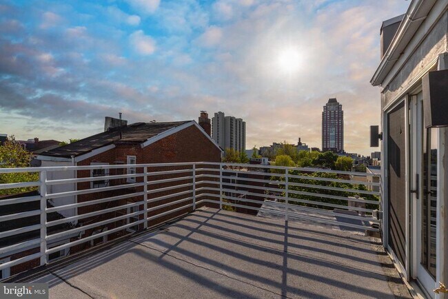 Building Photo - 1134 Pine St