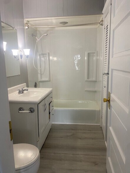 Building Photo - 82 Walton St