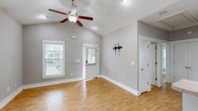 Building Photo - 803 Lindsey Ln