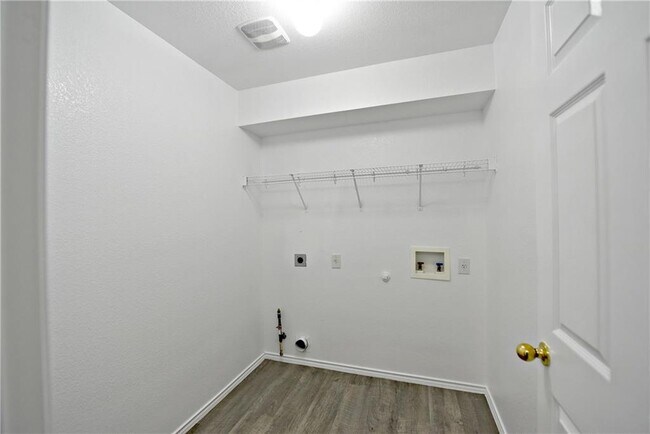 Building Photo - 802 Rubles Ct