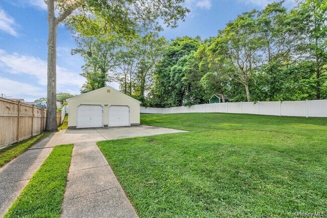 Building Photo - 2810 Chestnut Ave