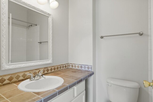 Building Photo - Bright End-Unit Townhome with 3 Beds, 2.5 ...
