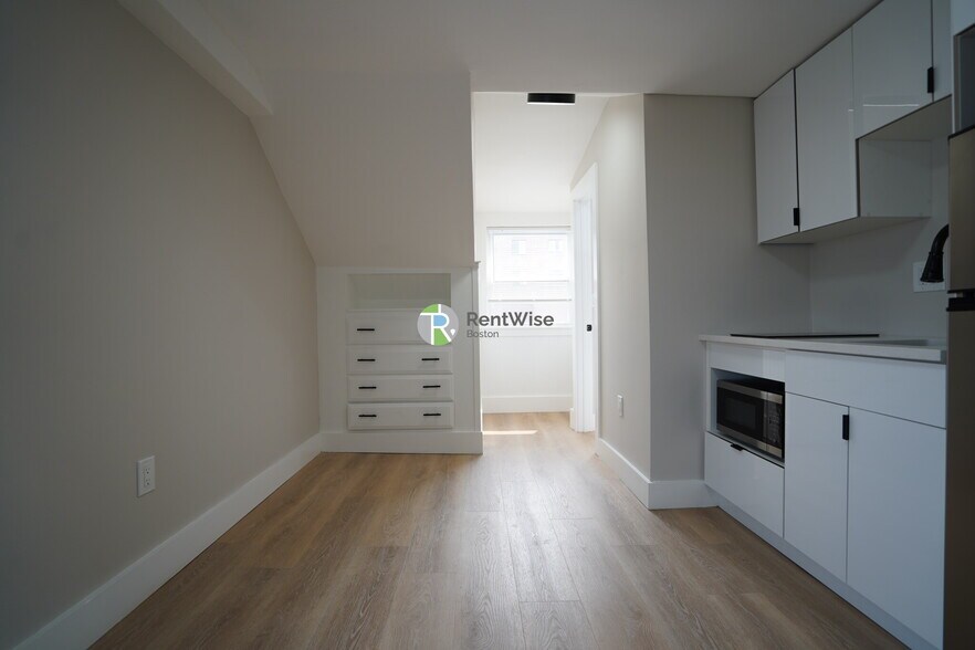 Building Photo - 142 Dorchester St