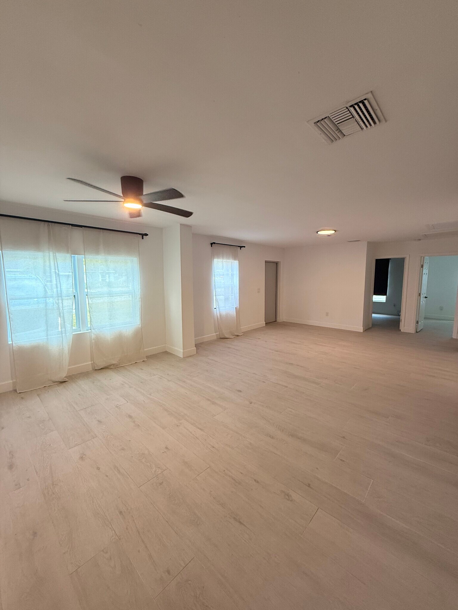 Building Photo - 4724 W Tambay Ave