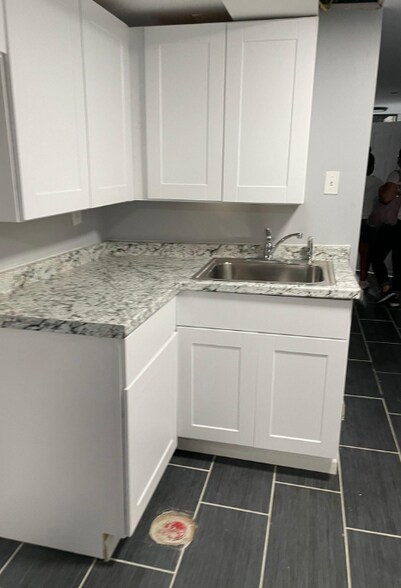 Building Photo - 579 Liberty Ave