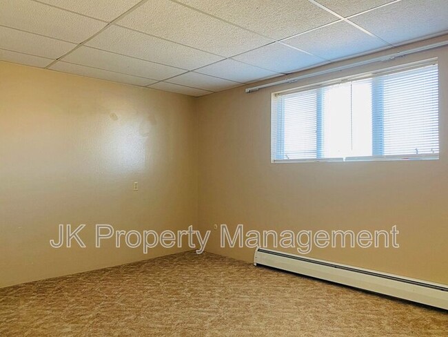 Building Photo - 1401-142B 2b St S
