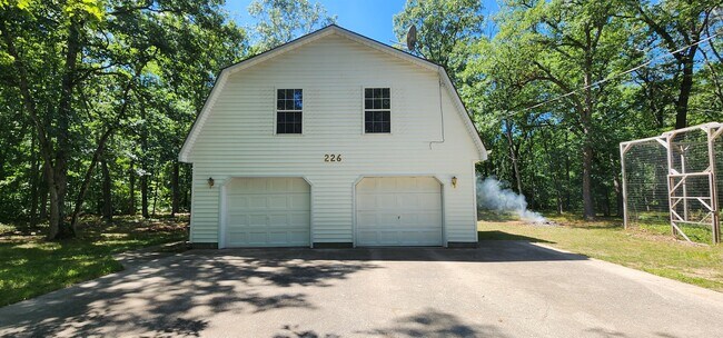 Building Photo - 226 N High Bridge Rd