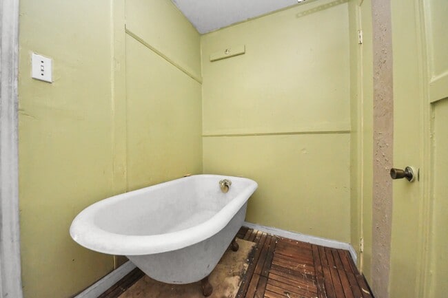 Building Photo - 5747 Easthampton Dr
