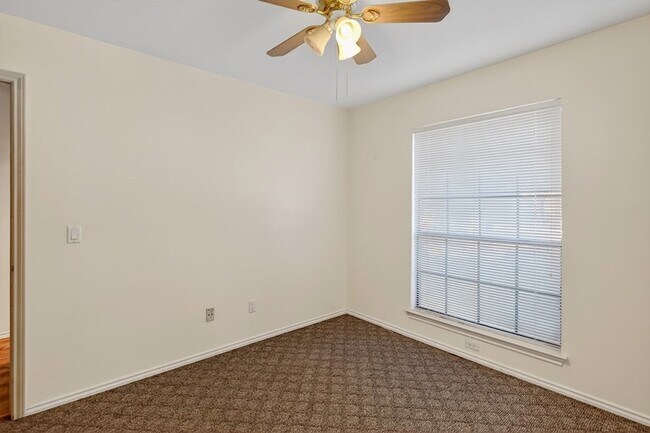 Building Photo - 1709 Castleford Rd