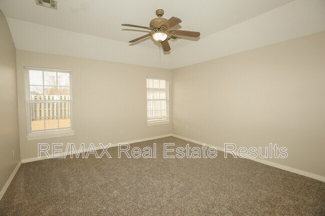 Building Photo - 1202 SW Cabriolet St