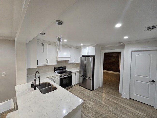 Building Photo - 1129 Graymont Dr SW