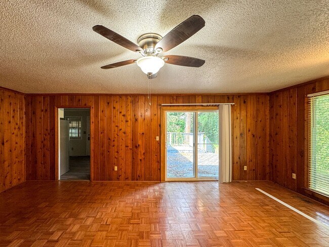 Building Photo - 6402 Fenwick Pl