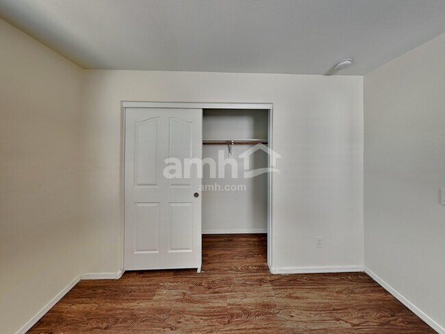 Building Photo - 3282 E Oakland St