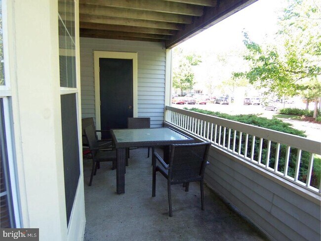 Building Photo - 102 Sequoia Ct