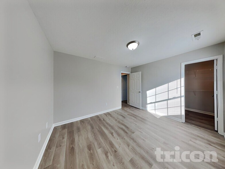 Building Photo - 4083 Magnolia Dr